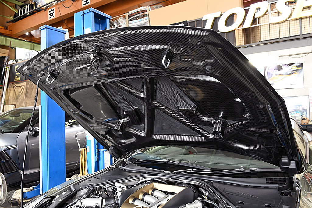 top-secret-r35-m17-dry-carbon-aero-bonnet