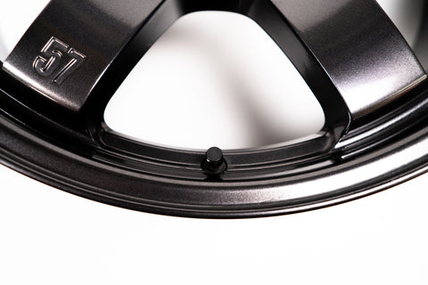 RAYS Gramlights 57DR 18" 8J +20 (6x139.7)