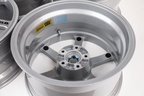 Yokohama AVS Model 6 17" 9J +20 (5x114.3)