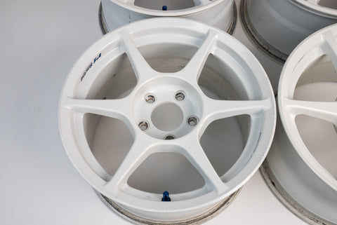 Buddy Club P1 16" 8.5J +37, 8.5J +27 (5x114.3)