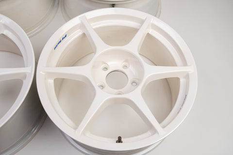 Buddy Club P1 17" 9J +17, 8J +22 (5x114.3)