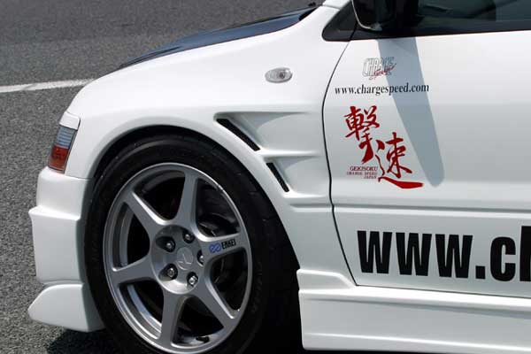 CHARGESPEED Mitsubishi Lancer Evolution VIII (CT9A) D-1 Style Vented Front Fenders (with Ducts 20mm per Side)