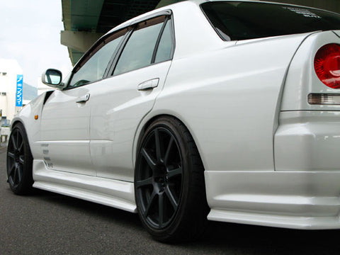 URAS Nissan Skyline R34 (ER34) Type R Front Fenders (+18mm)