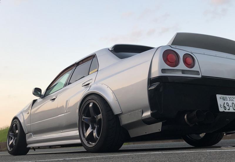 URAS Nissan Skyline R34 (ER34) Back Panel Cover (4 Door)