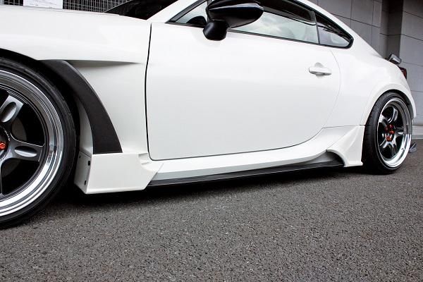 Garage Vary Toyota GR86 / Subaru BRZ (ZN8 / ZD8) Rear Side Garnish (Plain Weave Carbon)