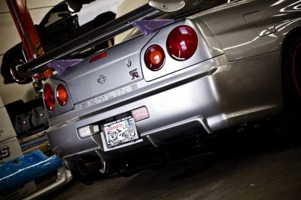 Do-Luck Nissan Skyline GT-R (BNR34) Rear Wing Stay