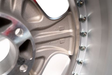 SSR アグルストラッセ 18インチ 9.5J +30、8.5J +30 (5x114.3)