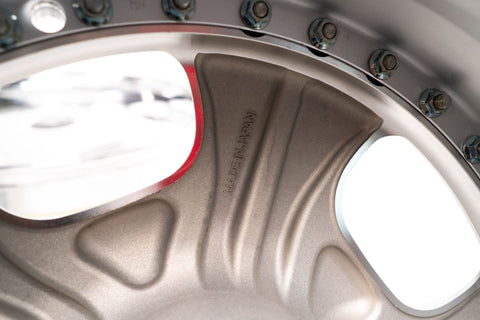 SSR アグルストラッセ 18インチ 9.5J +30、8.5J +30 (5x114.3)