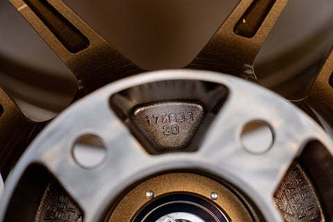 Yokohama AVS Model 5 17" 8J +30 (5x114.3)