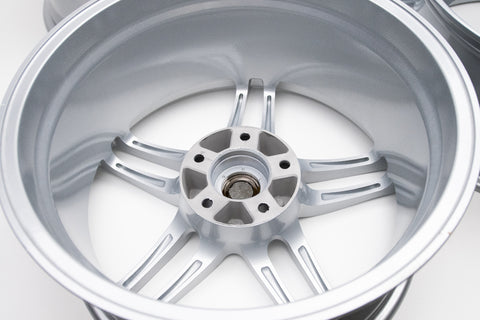 AVS Model 5 17" 9J +35, 8J +30 (5x114.3)