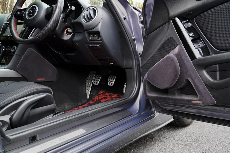 AutoExe Mazda RX-8 (SE3P) Knee Pads