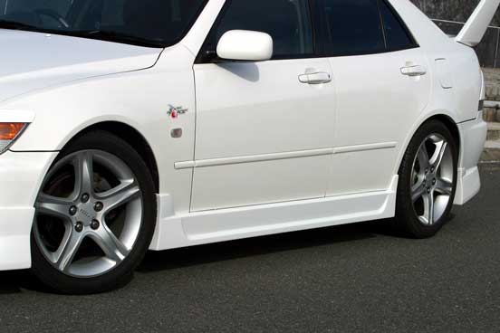 CHARGESPEED Toyota Altezza (SXE10) Side Steps (FRP)