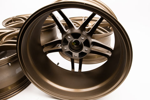 AVS Model 5 17" 8JJ +30 (5x114.3)